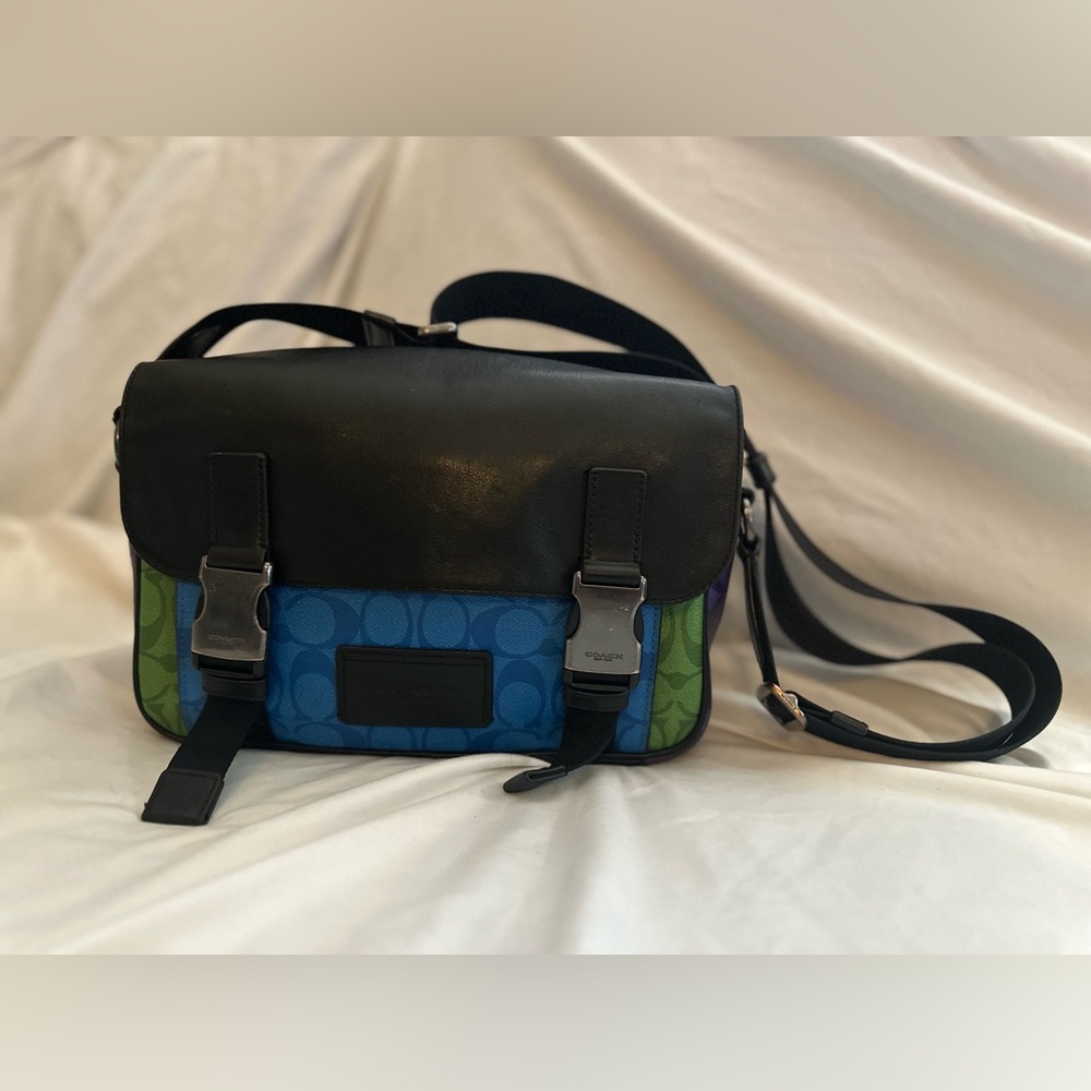 This NWT Coach C983 Color Blocked Signature Crossbody Bag